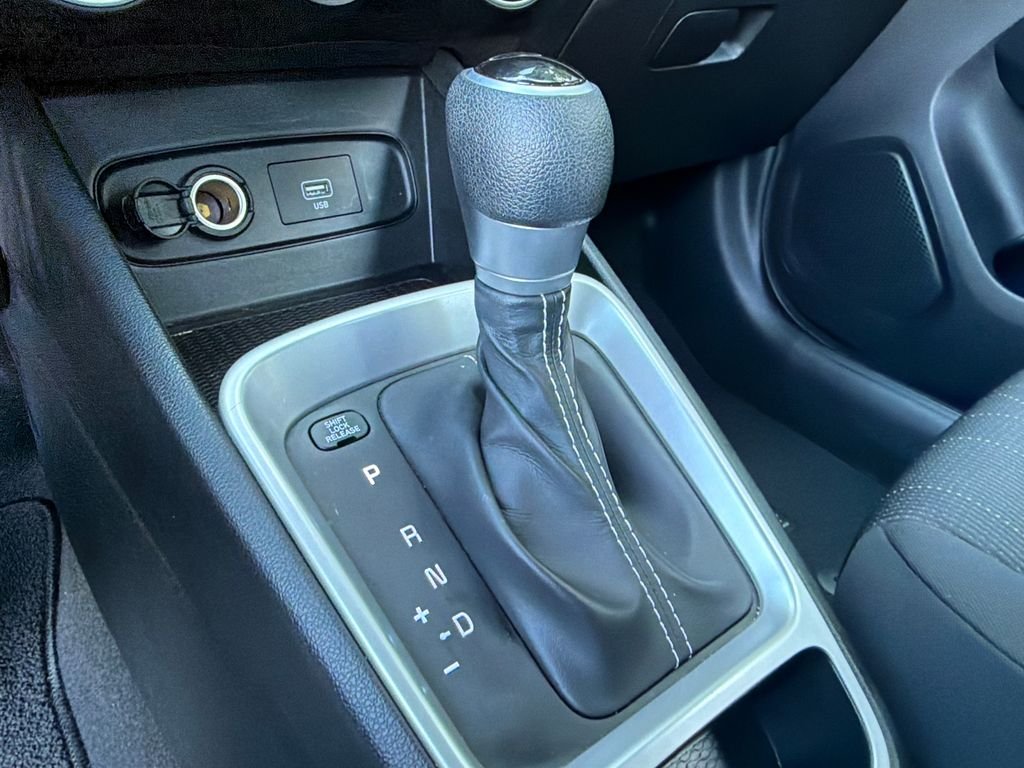 Used 2021 Silver Hyundai SE image 30