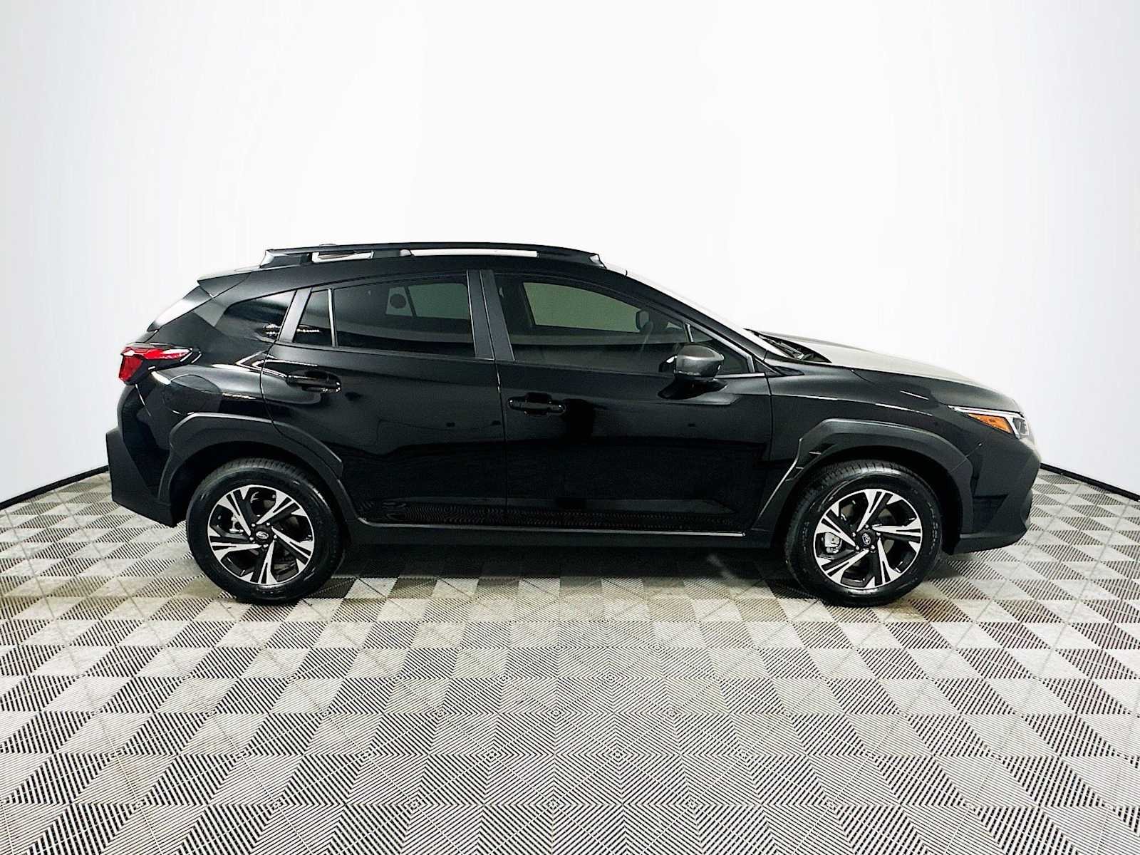 Used 2025 Crystal Black Silica Subaru Premium image 8