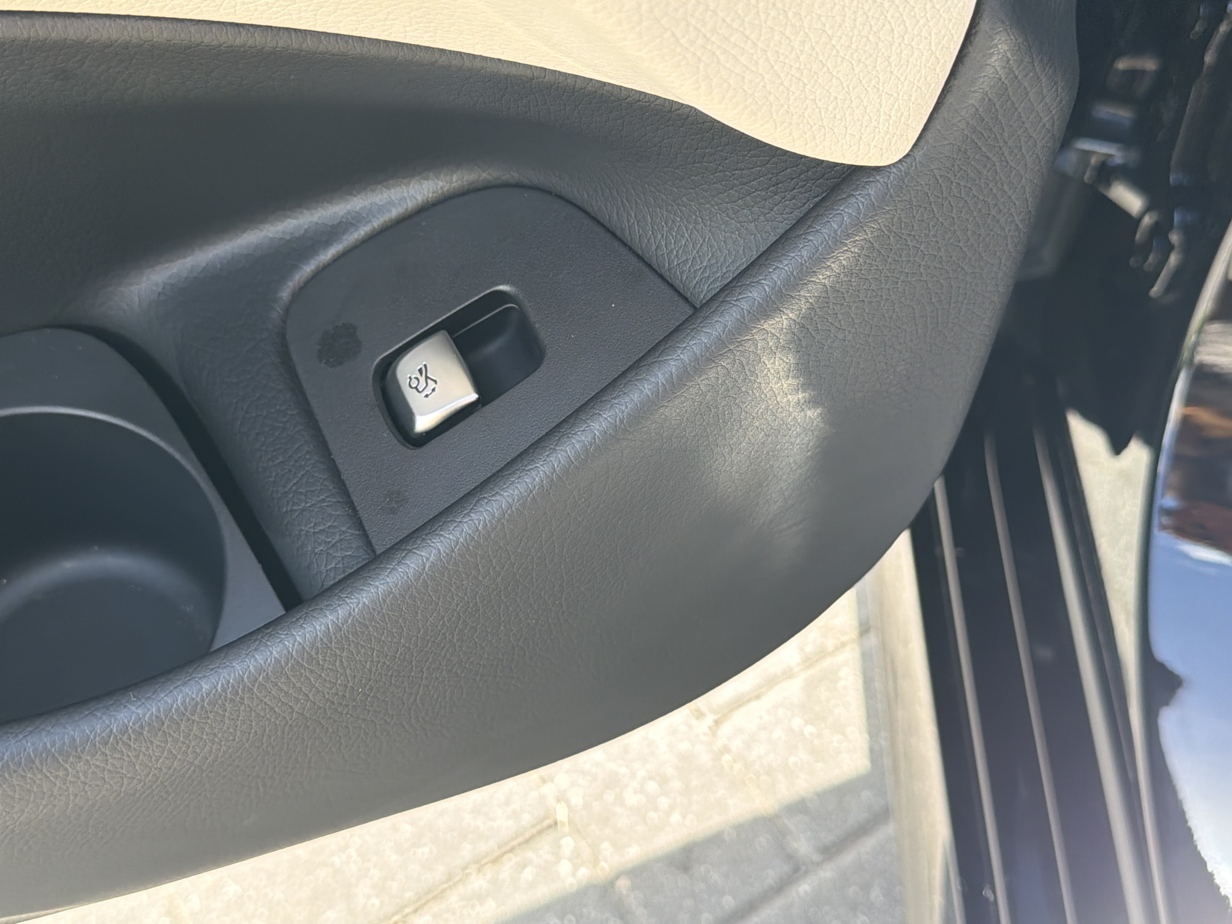Used 2022 Black Mercedes-Benz E 350 image 19