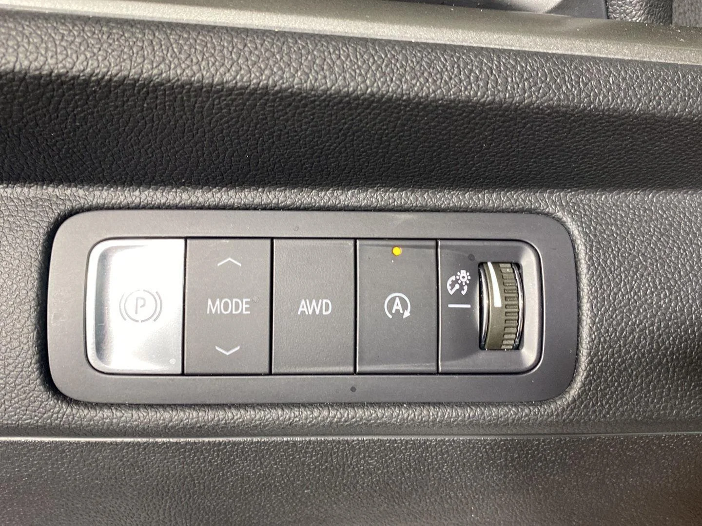 Used 2025 Summit White Chevrolet LT image 22