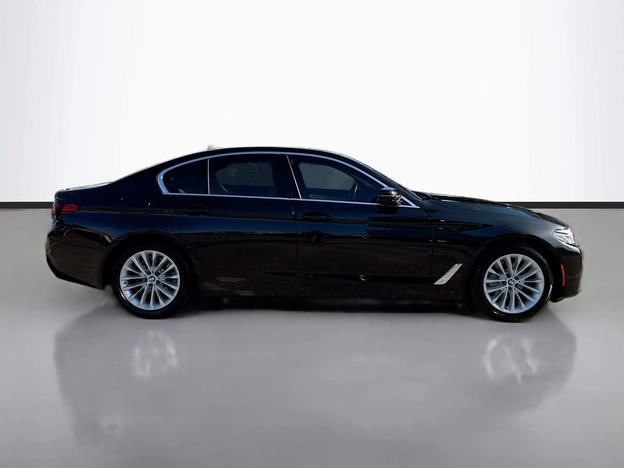 Used 2023 Black Sapphire Metallic BMW 530i image 2