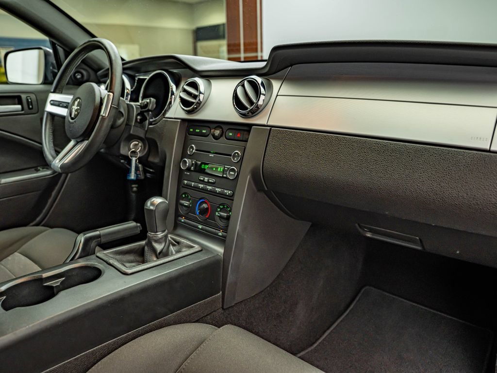 Used 2008 Black Ford GT Deluxe image 37