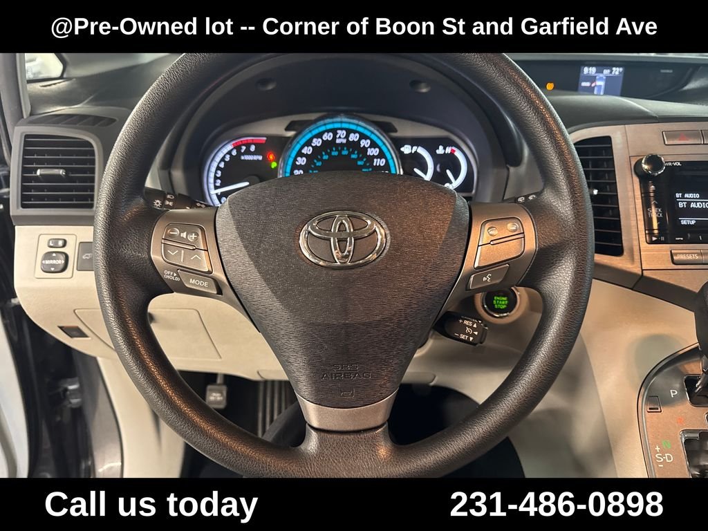 Used 2010  Toyota Base image 19