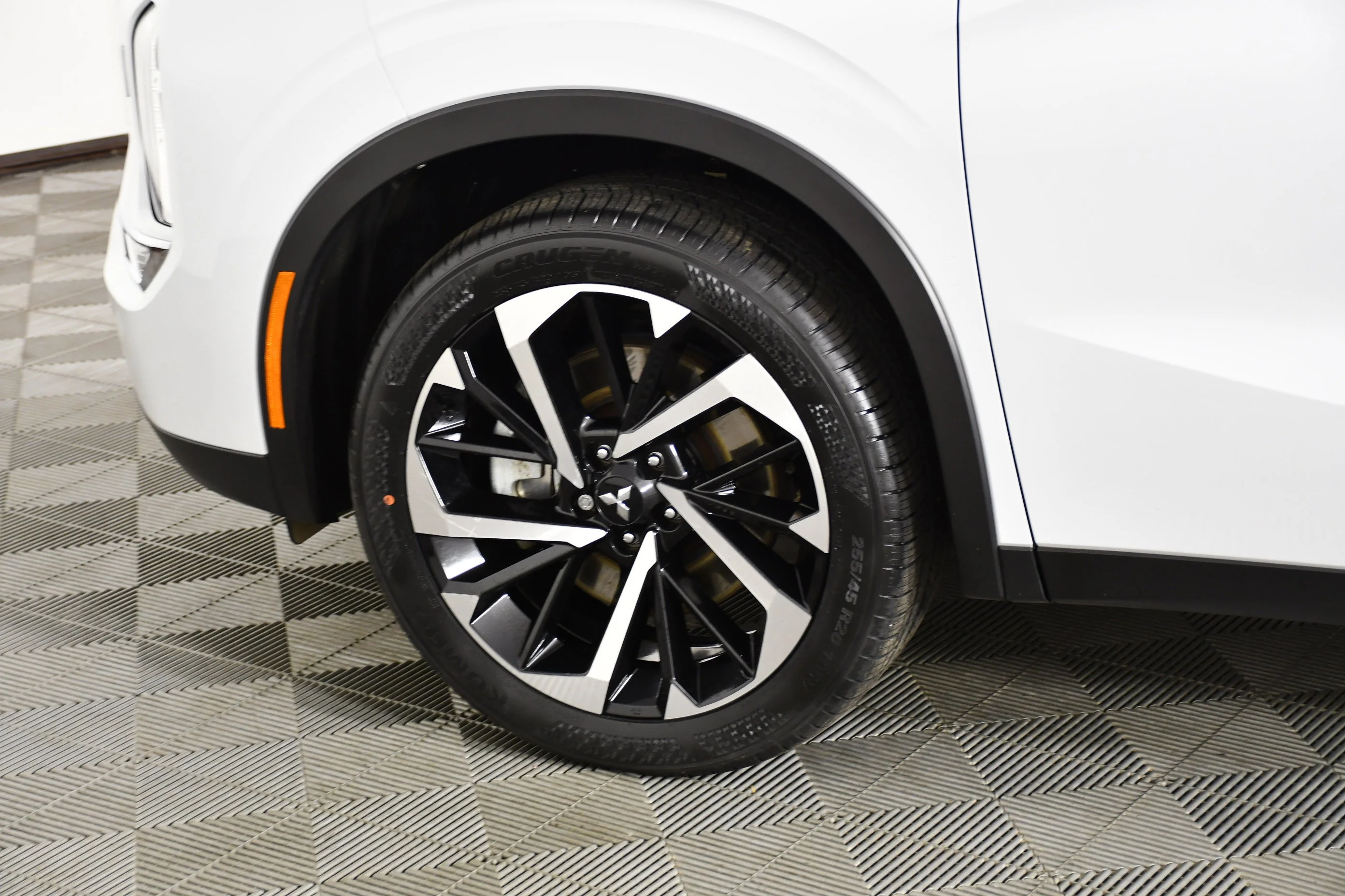 Certified Used 2023 White Diamond Mitsubishi SE image 53