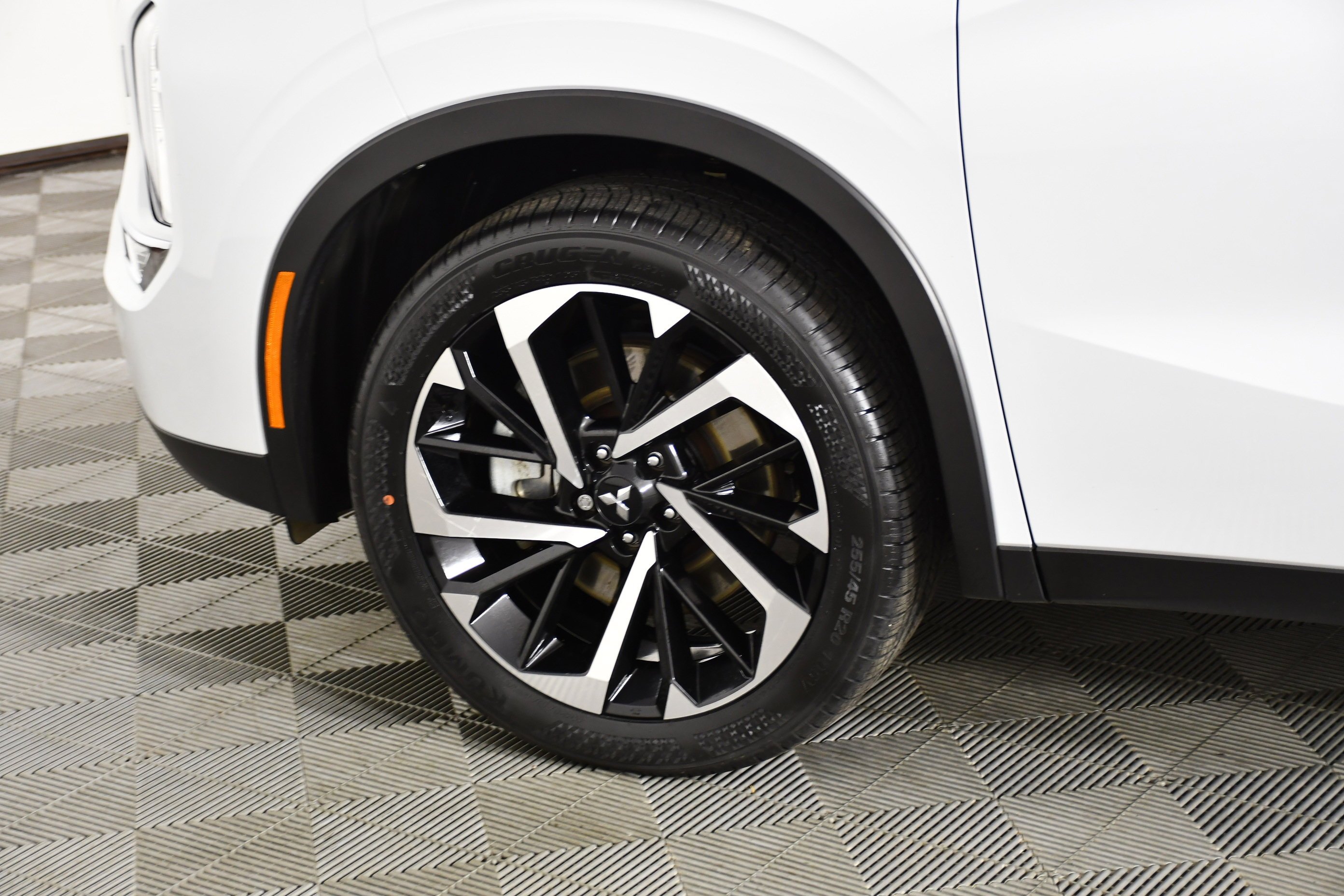 Certified Used 2023 White Diamond Mitsubishi SE image 53