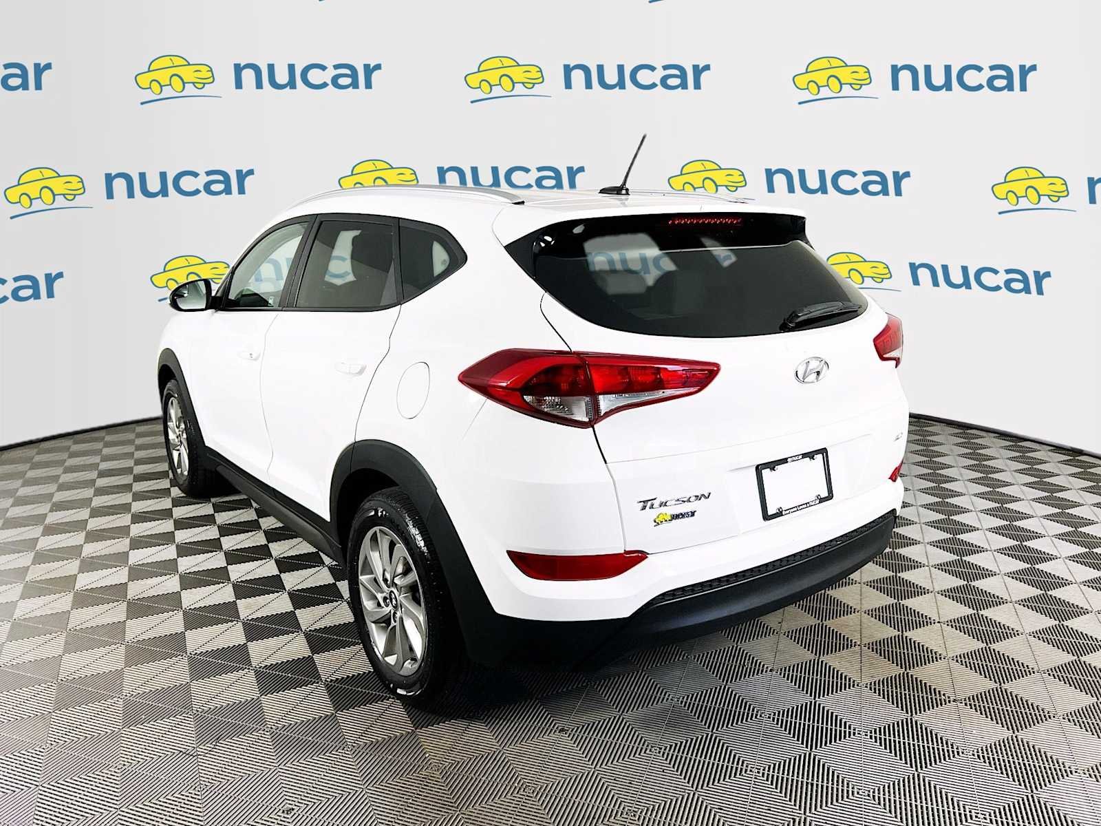 Used 2016 Dazzling White Hyundai SE image 5