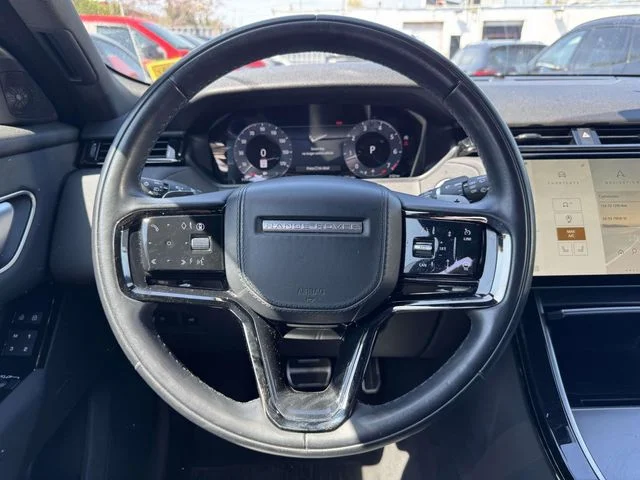 Used 2025 White Land Rover Dynamic SE image 17