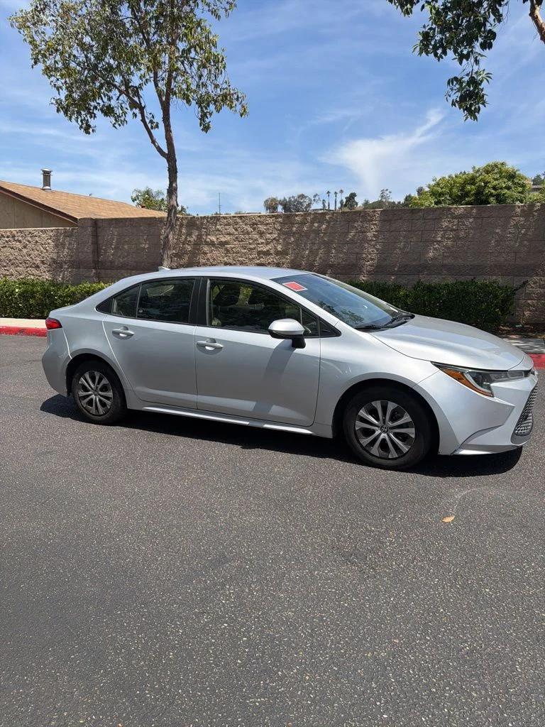 Used 2022 Silver Toyota LE image 2