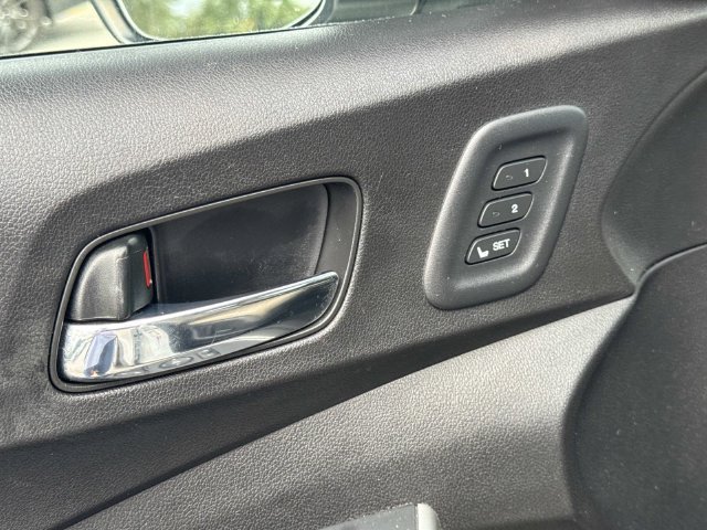 Used 2016  Honda Touring image 17