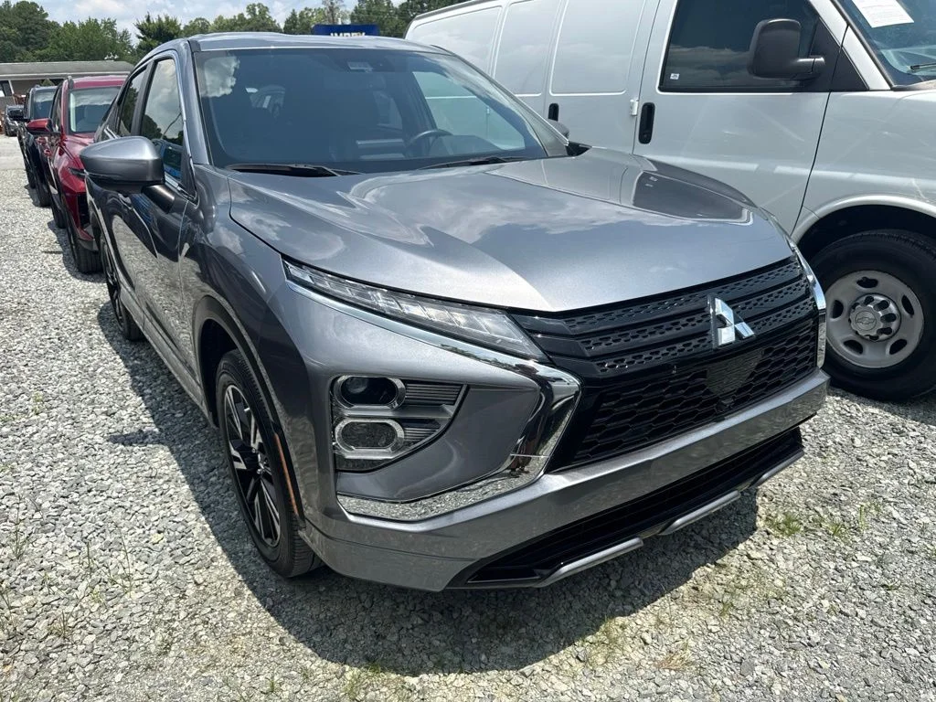 Used 2024 Gray Mitsubishi SEL image 2