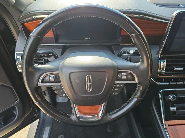 Used 2018 Black Velvet Lincoln Reserve image 25