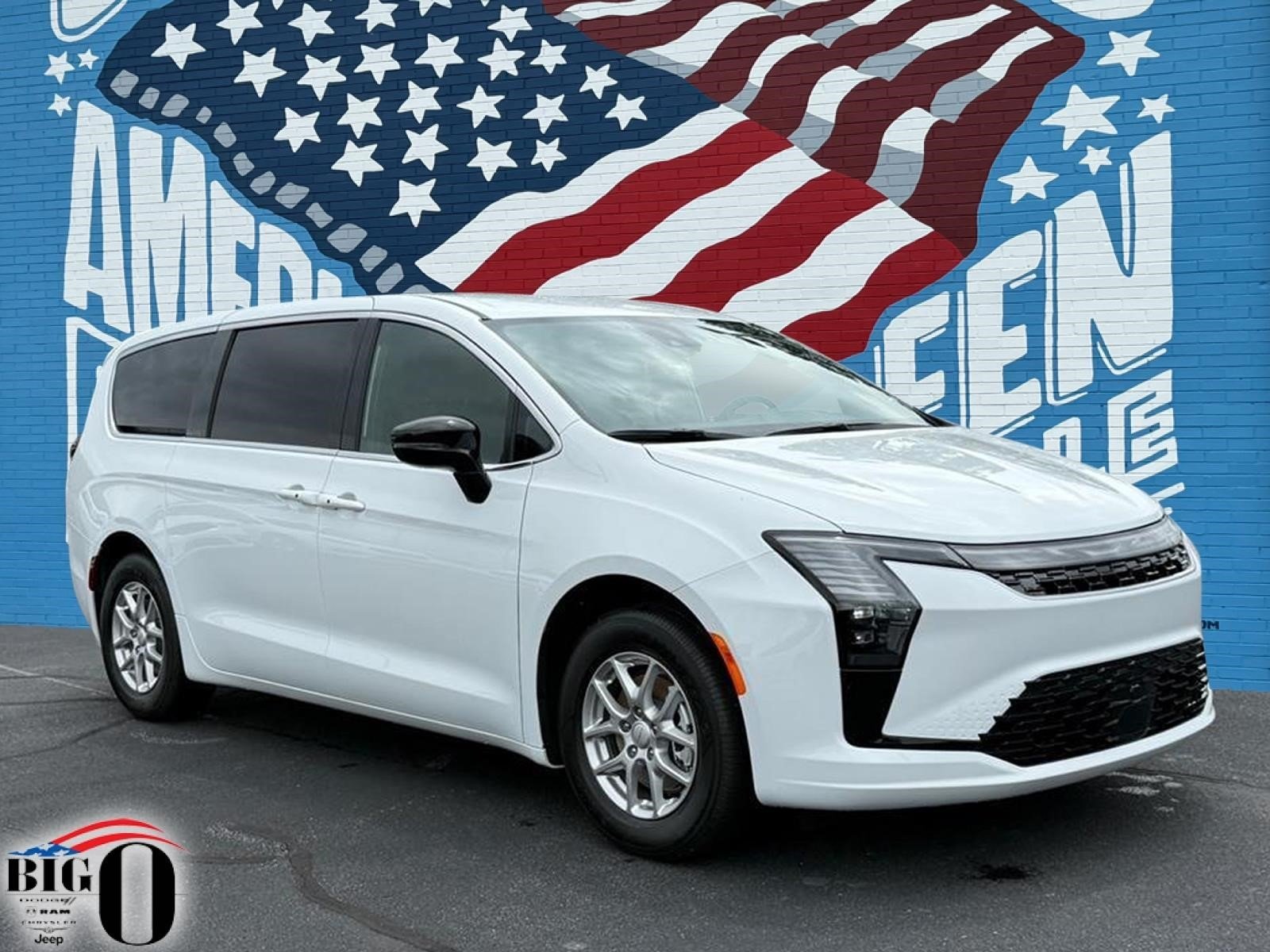 2027 Chrysler Pacifica Select's photo