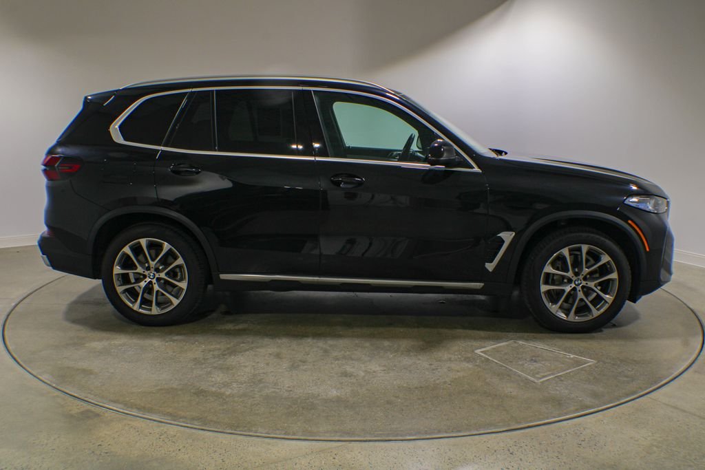 Used 2024 Black Sapphire Metallic BMW xDrive40i image 7