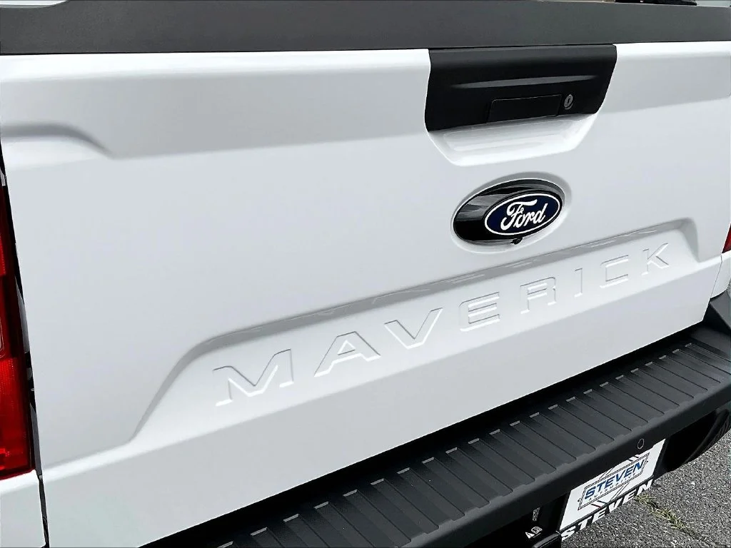 New 2026 Oxford White Ford XLT image 9