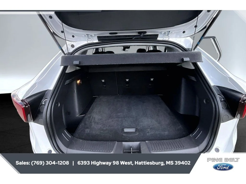 Used 2025 Summit White Chevrolet LT image 21