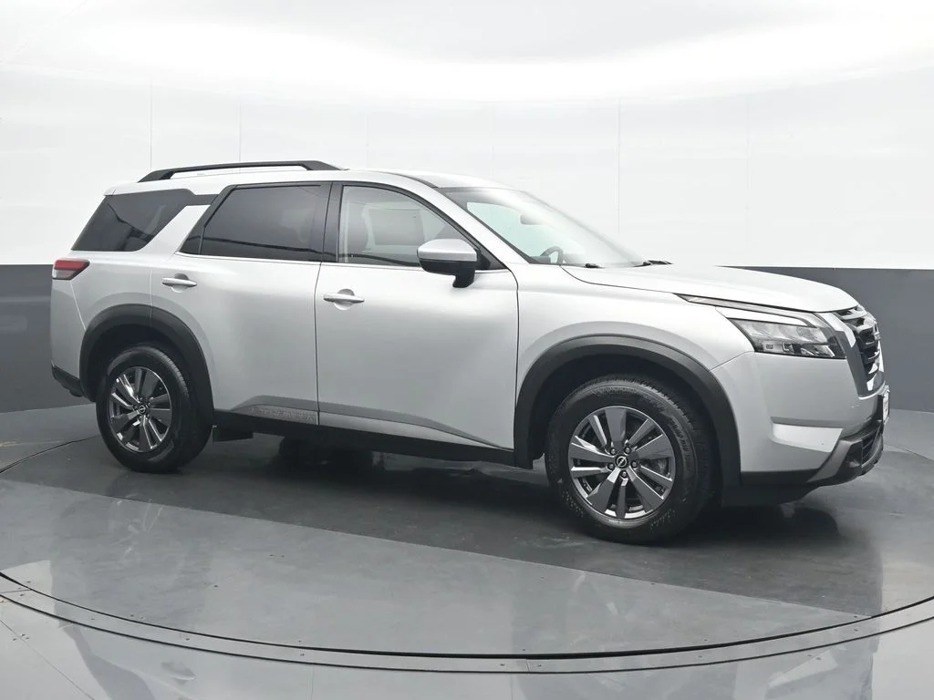 Used 2025 Silver Nissan SV image 8
