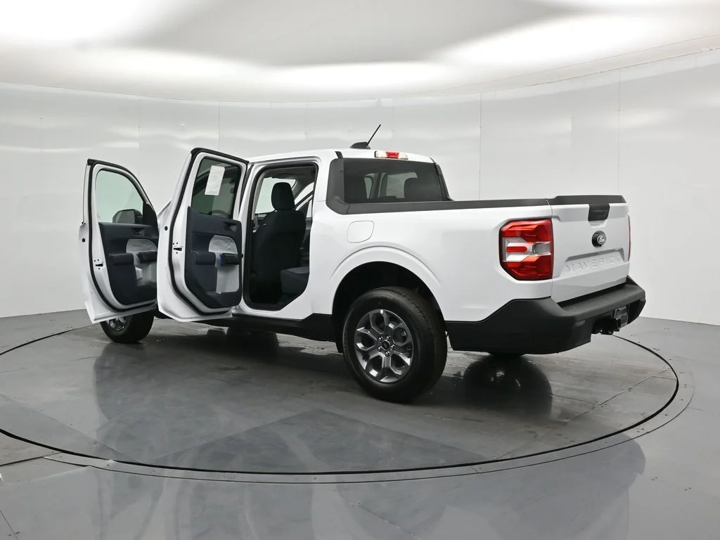 New 2026 Oxford White Ford XLT image 31