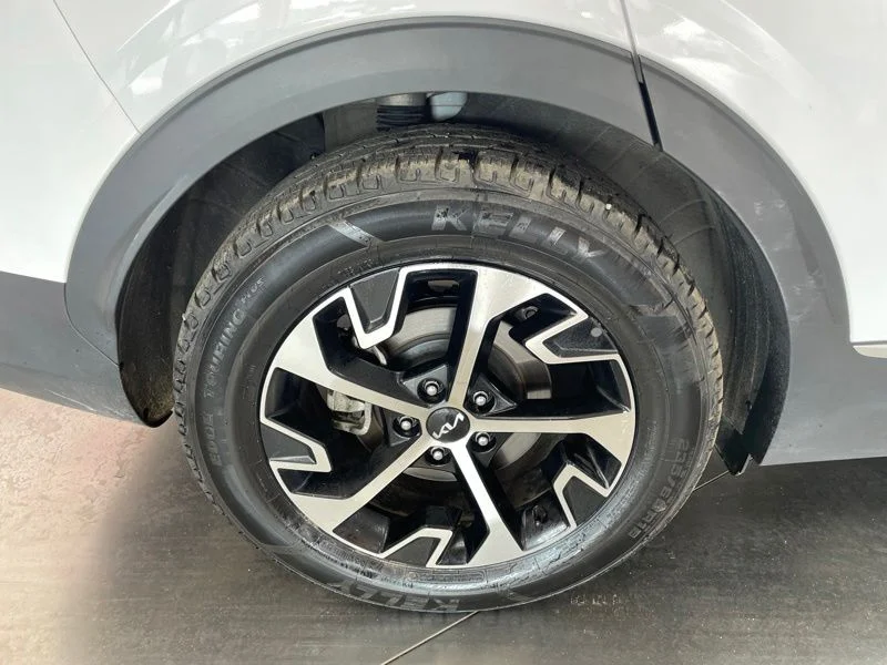 Used 2024 White Kia EX image 9