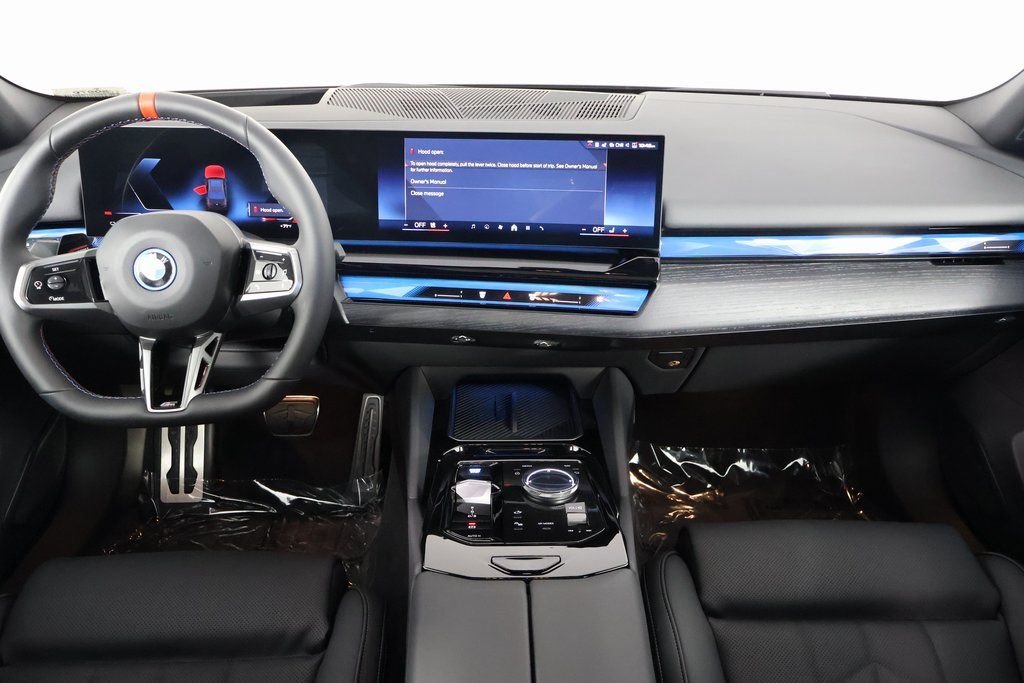2025 BMW i5 M60 - Photo 8