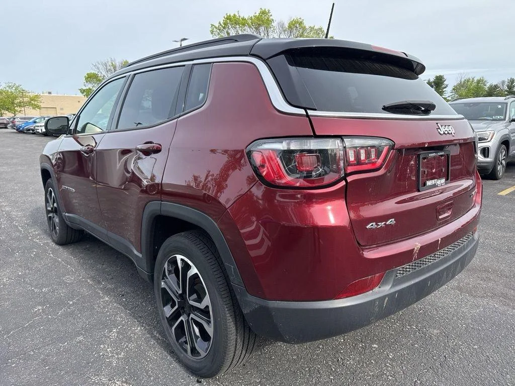 Used 2022 Velvet Red Pearlcoat Jeep Limited image 5