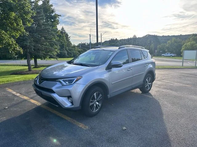 Used 2017 Silver Toyota XLE image 7