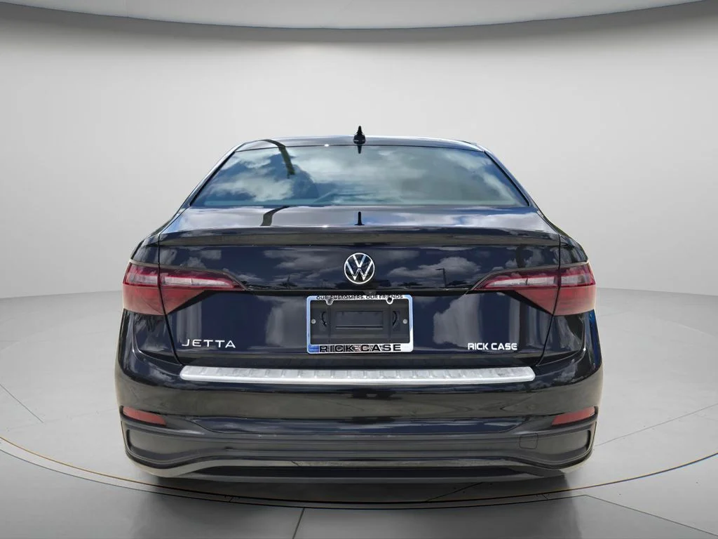 Used 2024 Black Volkswagen 1.5T Sport image 6