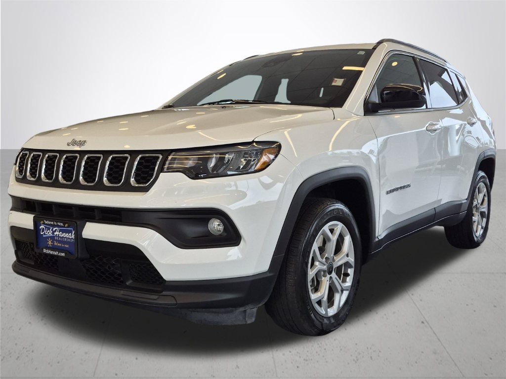 Used 2025 White Jeep Latitude image 2