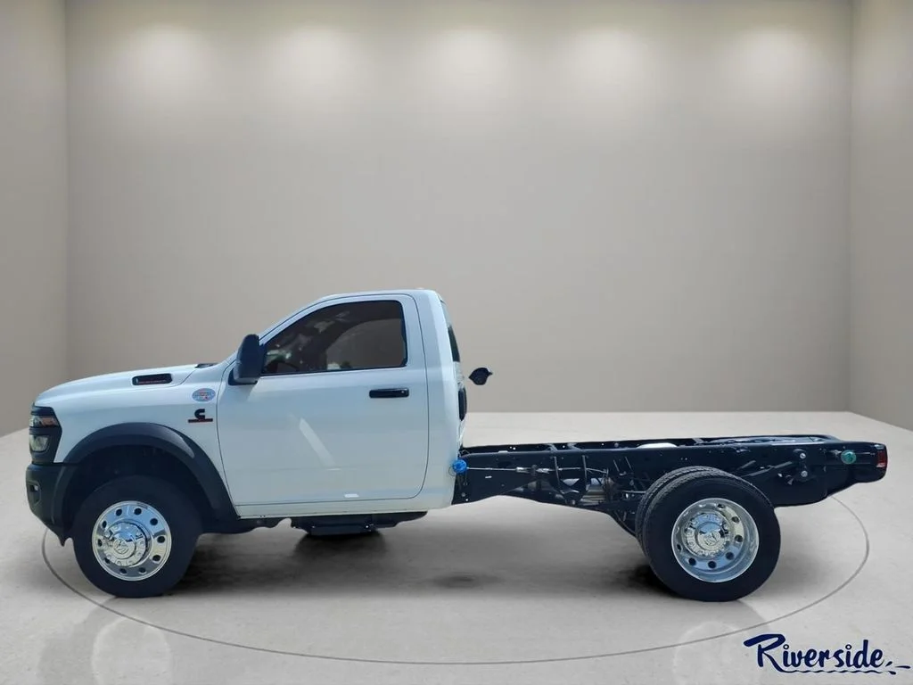 New 2026 Bright White Clear-Coat Exterior Paint RAM Tradesman image 3