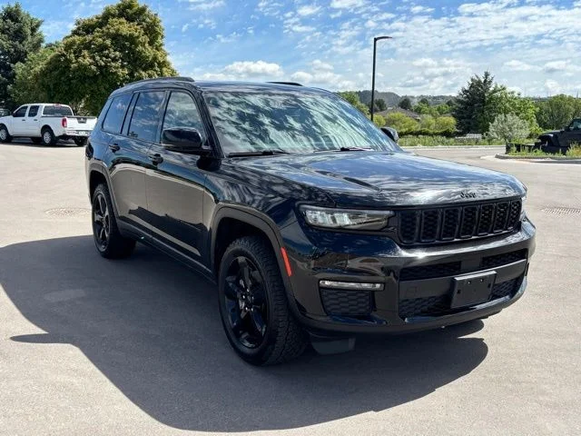 Used 2022 Black Jeep Limited image 9