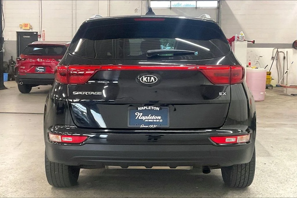 Used 2017 Red Kia EX image 3