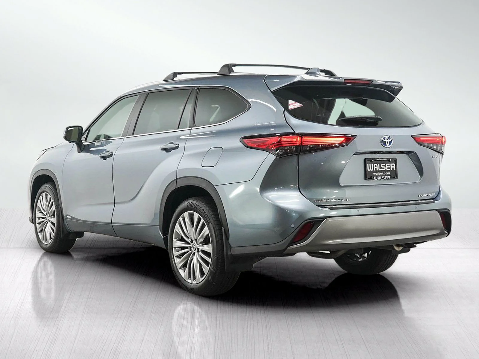 Used 2023  Toyota Hybrid Platinum image 3