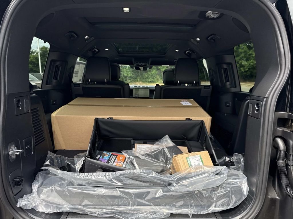 New 2026  Land Rover X-Dynamic SE image 15