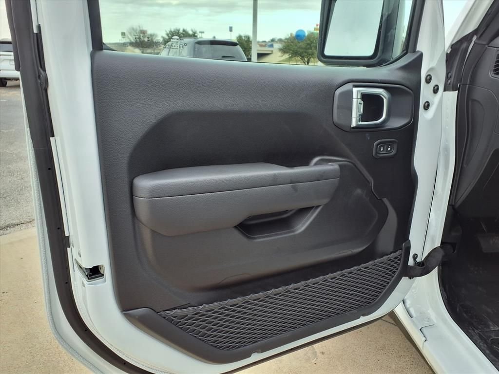 New 2026 Bright White Clear-Coat Exterior Paint Jeep Sport image 8