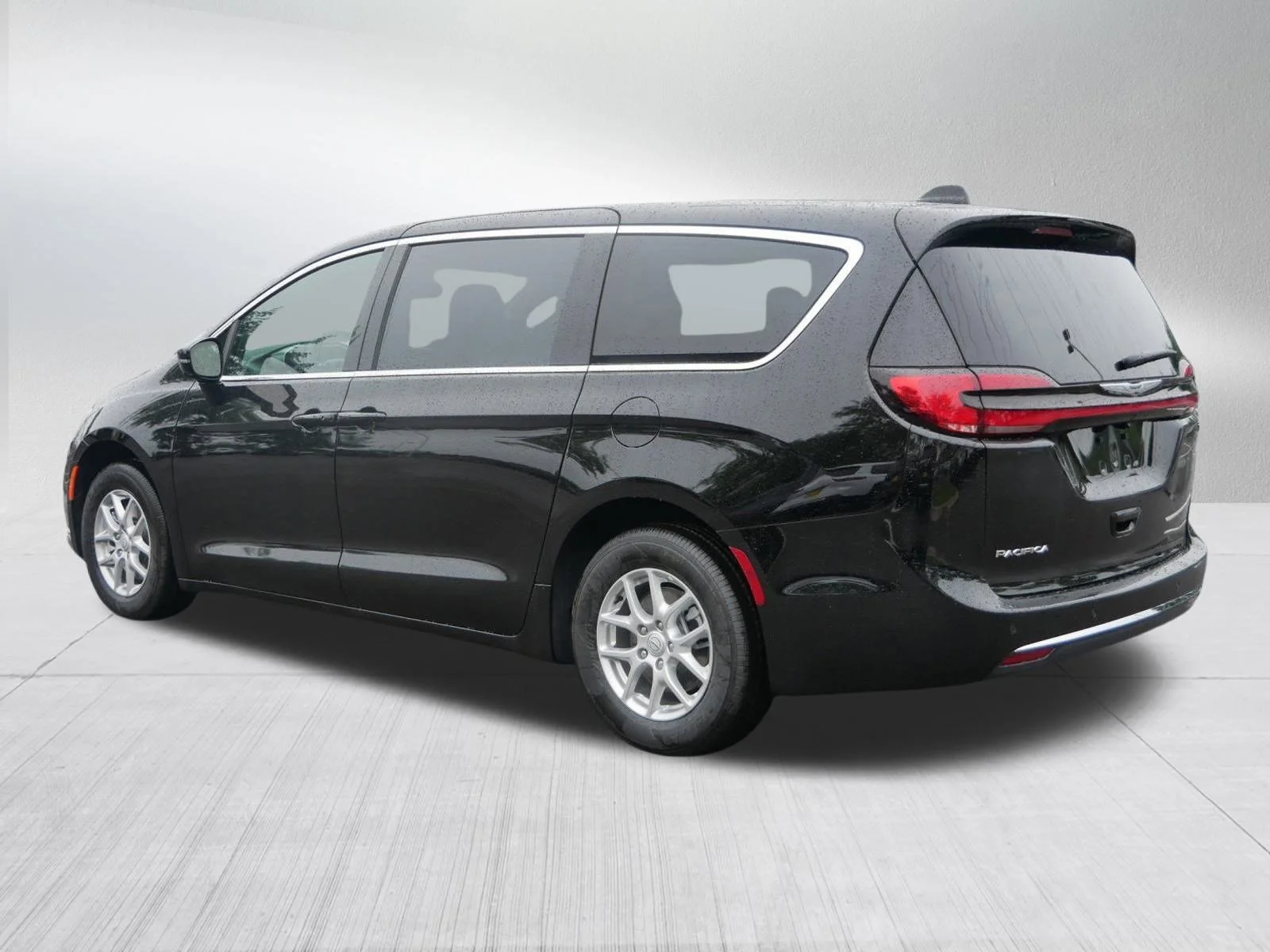 New 2026 Diamond Black Crystal Pearl-Coat Exterior Paint Chrysler Select image 5