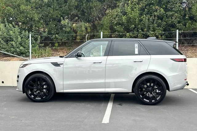 New 2026 Borasco Grey Land Rover Dynamic SE image 2