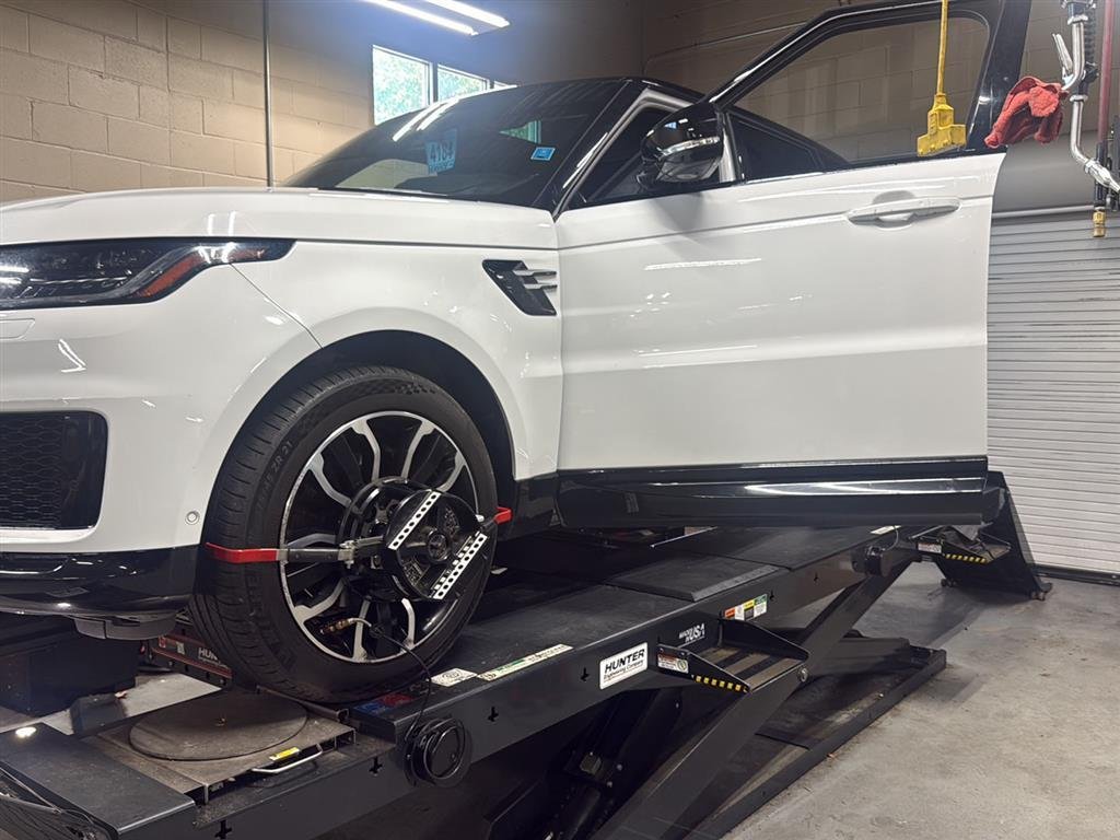 Used 2019 Fuji White Land Rover HSE image 4