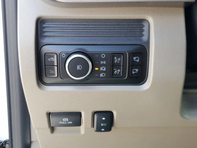 New 2026 Star White Metallic Tri-Coat Ford F-250® Platinum® image 21