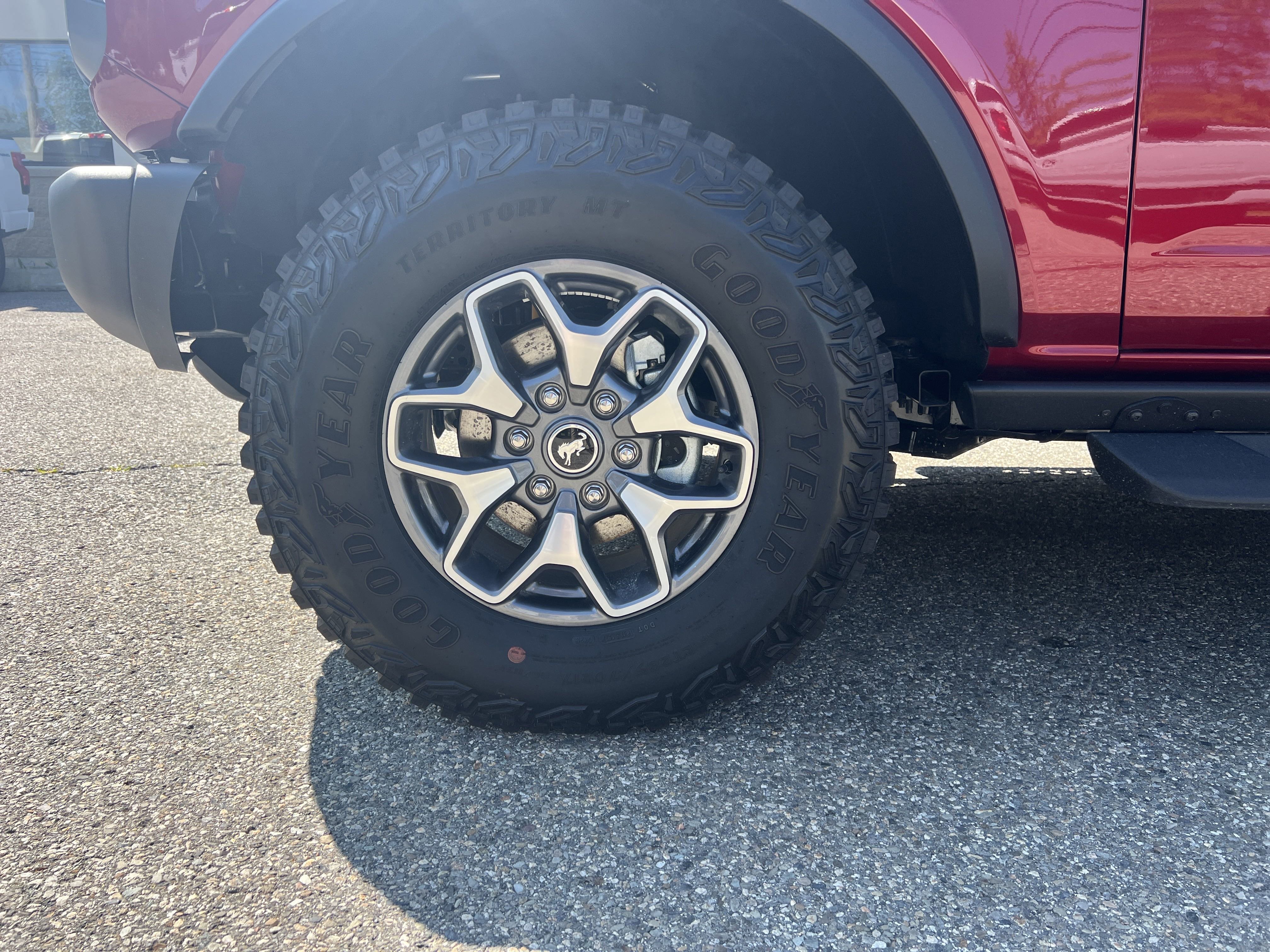 New 2025 Ruby Red Metallic Tinted Clearcoat Ford Badlands® image 9