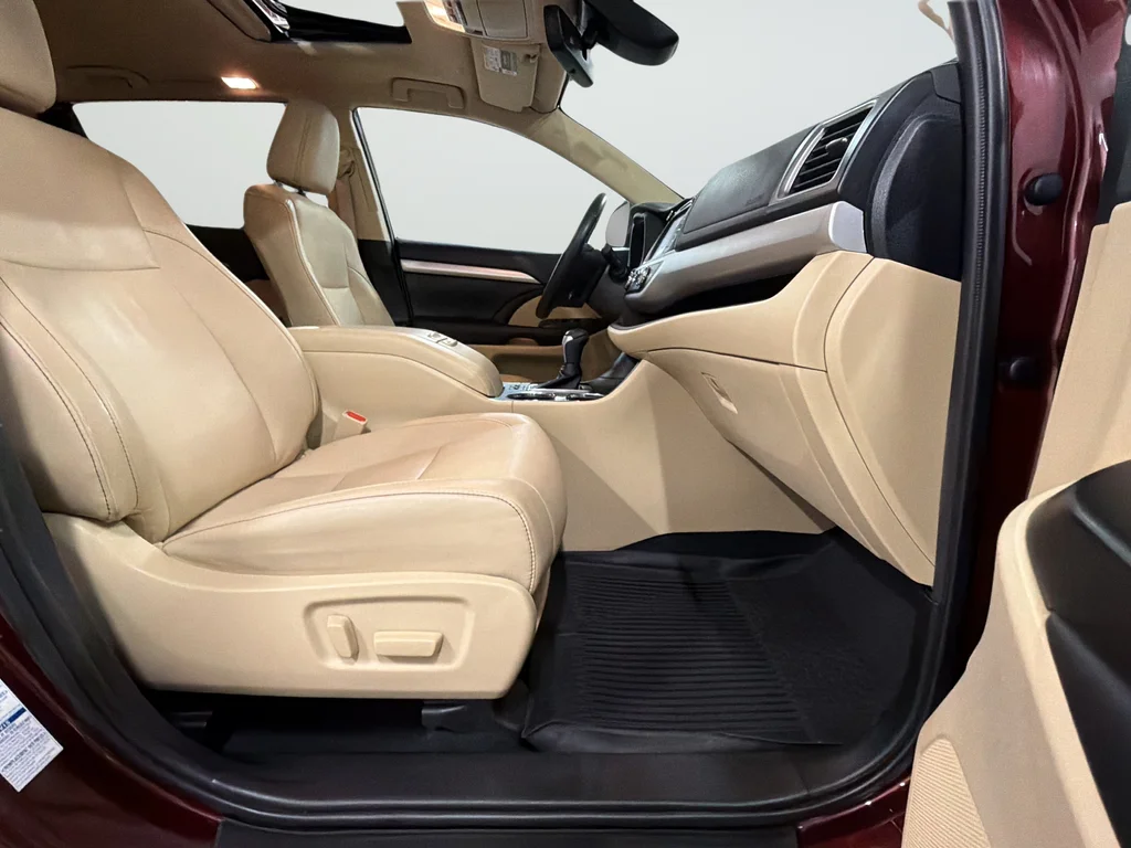 Used 2019 Red Toyota XLE image 25