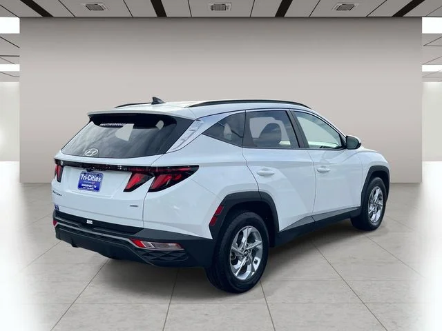 Used 2024 White Hyundai SEL image 3
