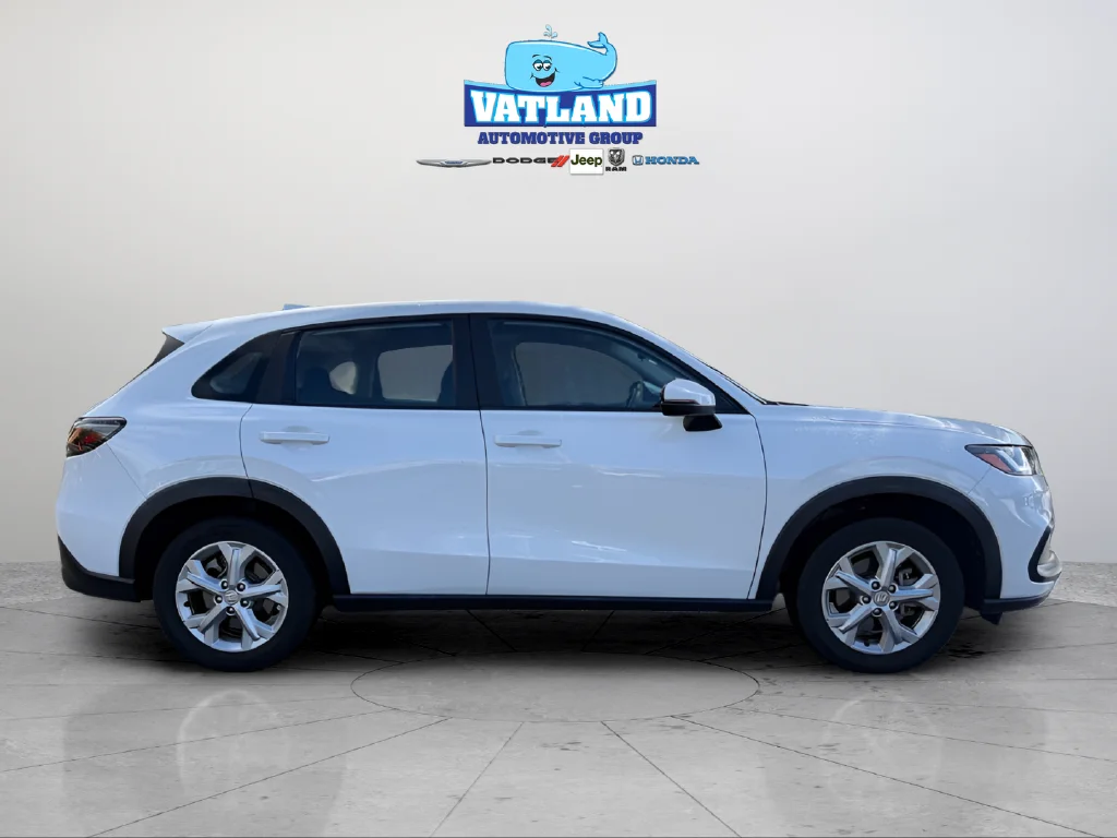 Used 2024 Platinum White Pearl Honda LX image 6