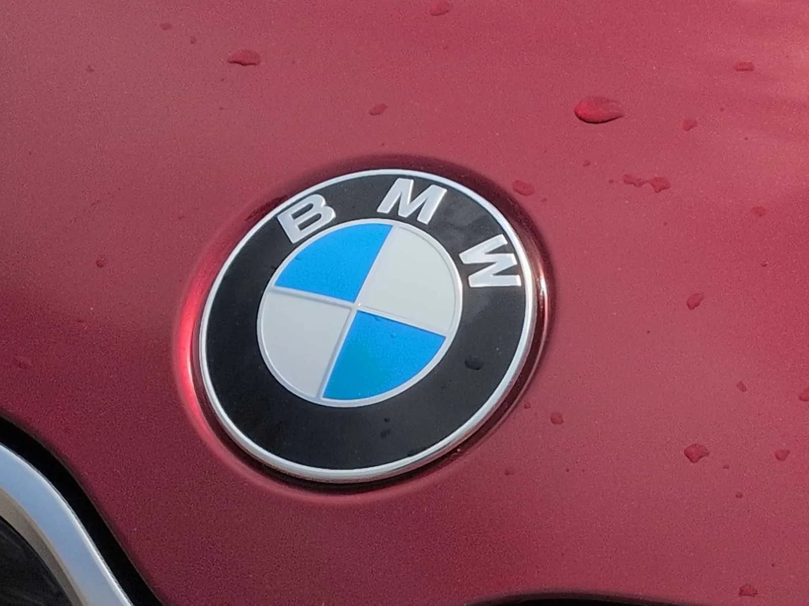 New 2026 Vegas Red Metallic BMW xDrive28i image 11