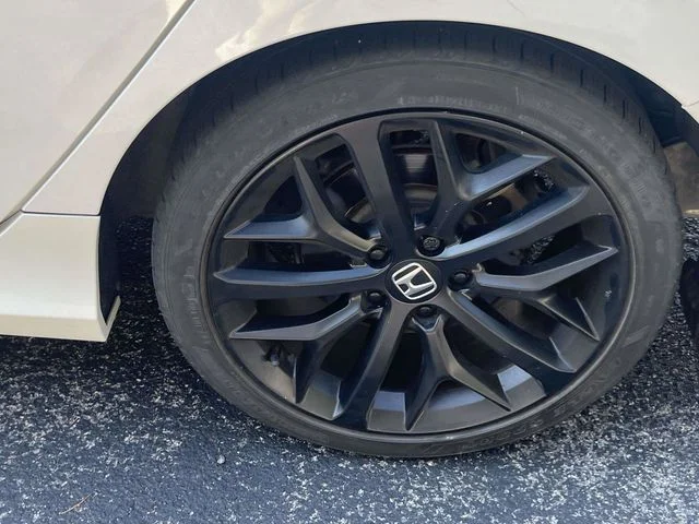 Certified Used 2020 White Honda Si image 11