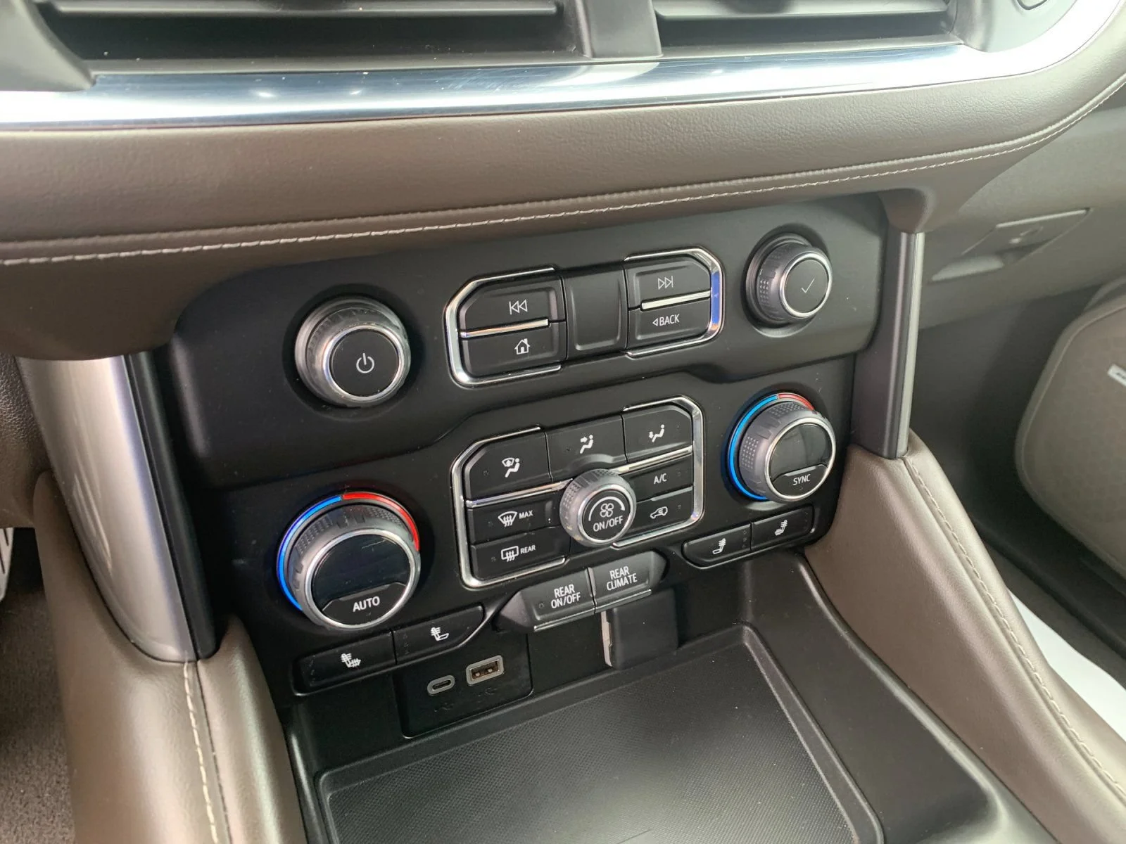 Used 2023 Summit White Chevrolet Z71 image 22