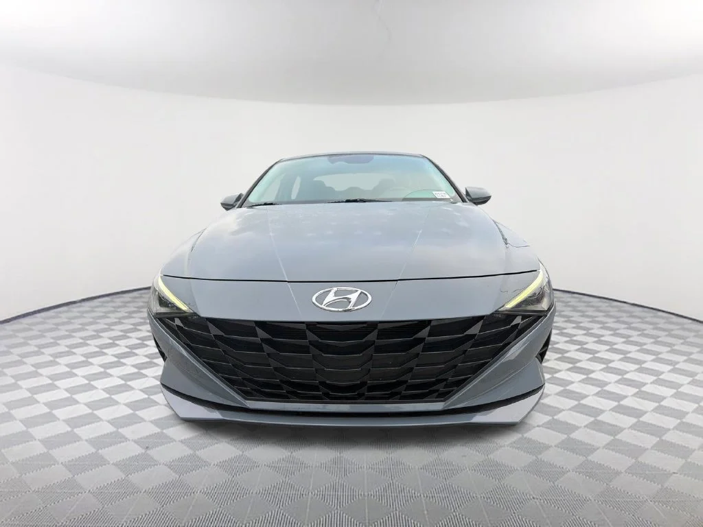 Used 2023 Gray Hyundai SEL image 2