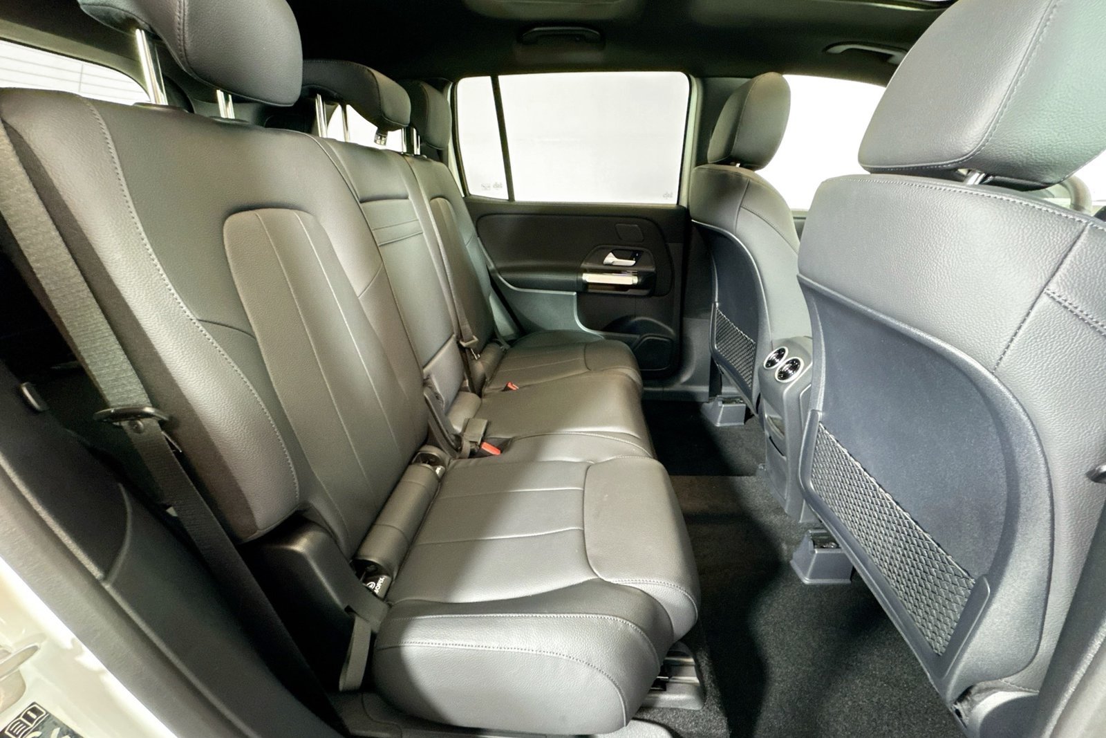 New 2026 Polar White Mercedes-Benz GLB 250 image 25