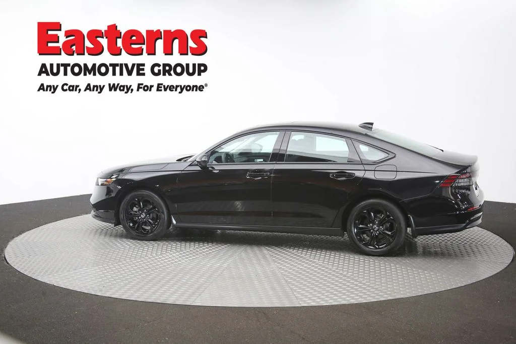 Used 2025 Black Honda SE image 61