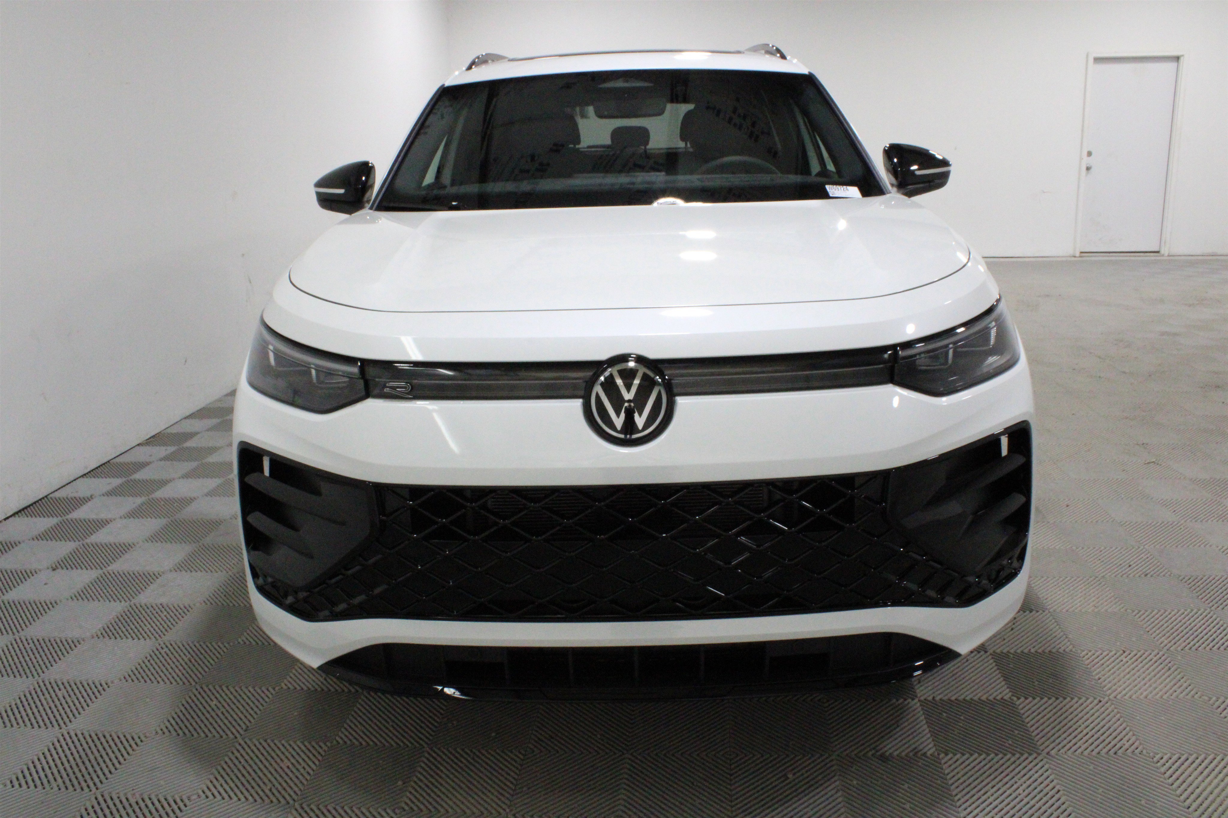 New 2026 Opal White Pearl Volkswagen SE R-Line Black image 31