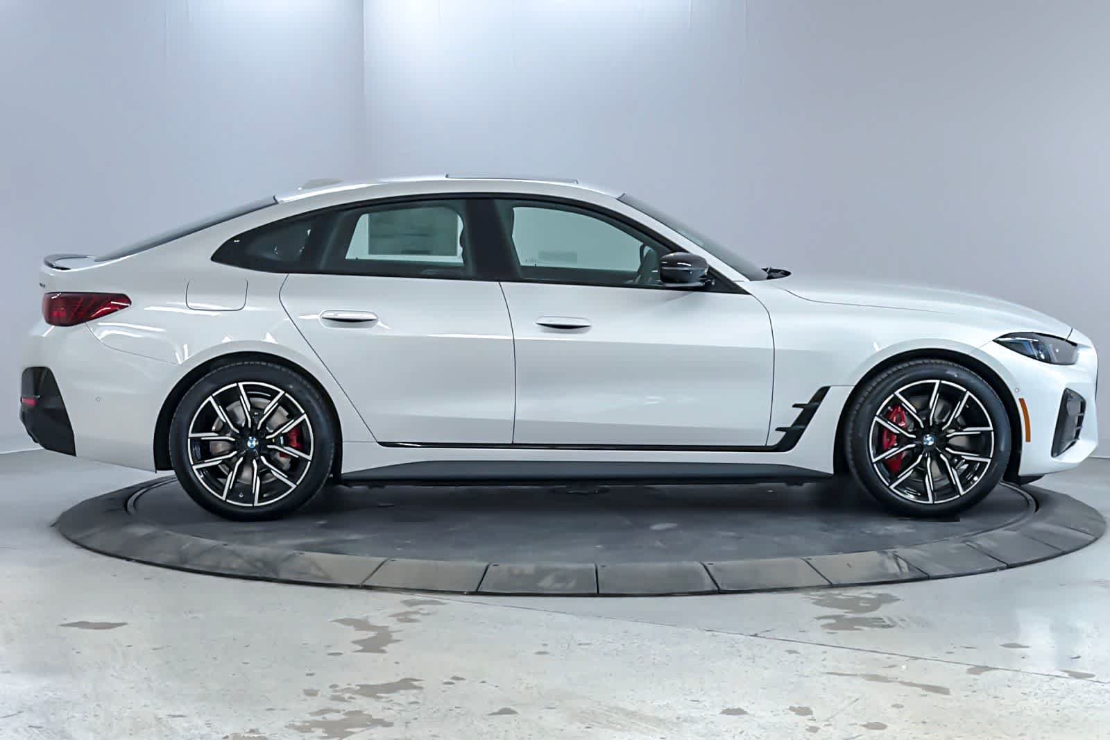 New 2026 Mineral White Metallic BMW eDrive40 image 8