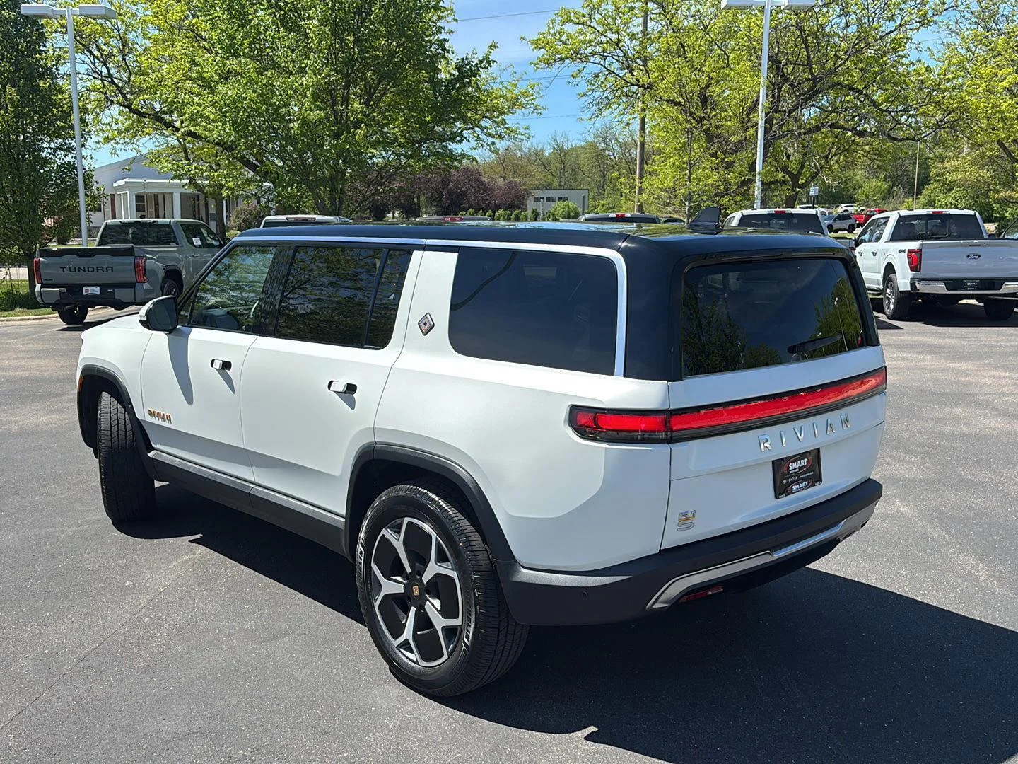 Used 2024 Glacier White Rivian Adventure image 19